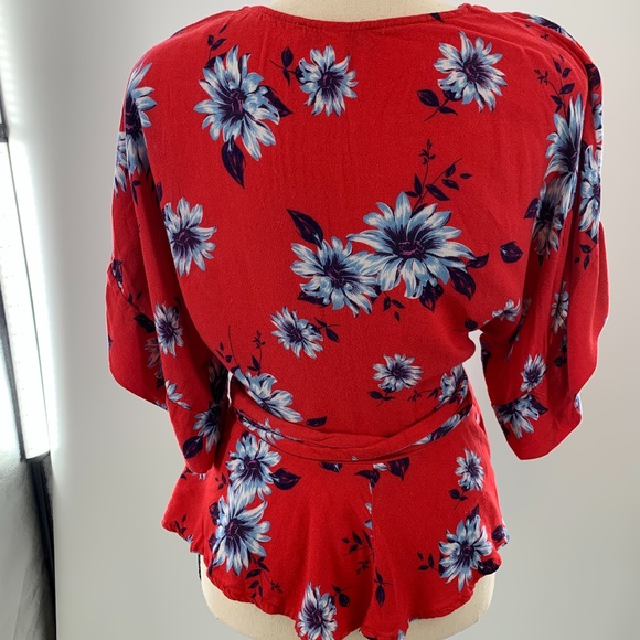 Flowy Flower Blouse - Picture 3 of 3